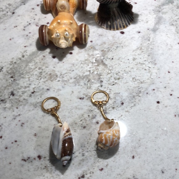 Shell People and 2 Shell Keychains Included - Picture 12 of 16